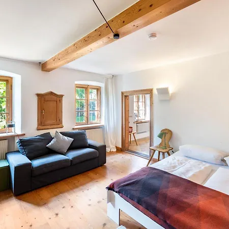 Gutshof Achatswies, Suedhang Daire *