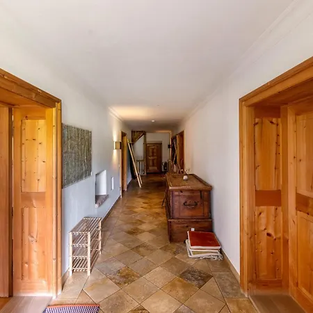 Gutshof Achatswies, Suedhang Daire